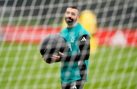 صلاح يحطم رقم "عدوه اللدود" في ليفربول