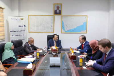 وزير الكهرباء يبحث مع مستشار المبعوث الأممي سبل تطوير البنية التحتية للطاقة