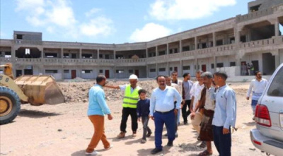 مدير عام مديرية خورمكسر يتفقد مشروع ثانوية الشهيد سالم قطن