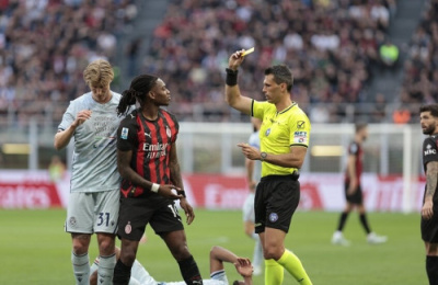 ليلة الهزيمة المدوية لميلان.. رفائيل لياو يسخر من الحكم والأخير يرد بطريقته  