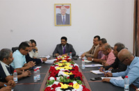 قطاع المعايير والجودة وإدارته العامة يناقشون آليات تطوير العمل الإداري والفني مع وزير التعليم الفني والتدريب المهني