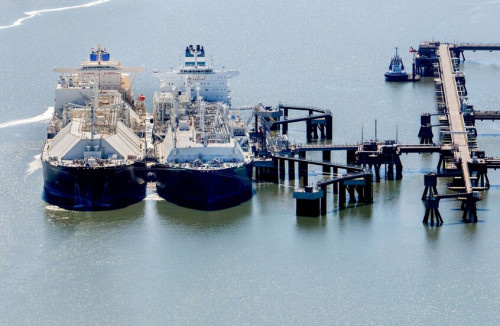 "الطاقة الدولية" تحذر من تراجع كبير في إمدادات الغاز المسال حتى 2030