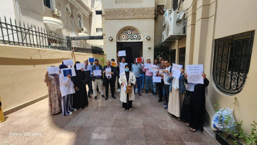 طلبة اليمن الموفدون في مصر يصعّدون احتجاجاتهم ويطالبون بصرف مستحقاتهم المتأخرة