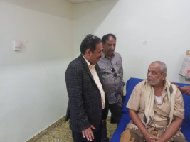 بتوجيهات المحافظ.. زيارة عاجلة لمدير صناعة لحج عبدالرب الجعفري لمدير مكتب الحوطة عقب إصابته بحادث صدم خلال مهمة رسمية