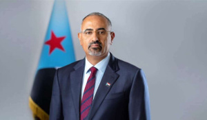 الرئيس الزُبيدي يُعزَّي العميد أكرم الحنشي بوفاة نجله محمد
